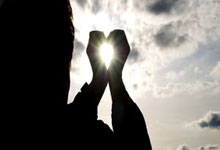 怎样开通股票手机交易:有买卖点的免费股票软件-突然暴拉！芯片产业链全线井喷！三大利好集中来袭！上涨极限在哪里？